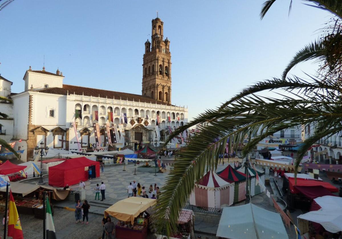 La plaza de España, convertida en Mercado Medieval.