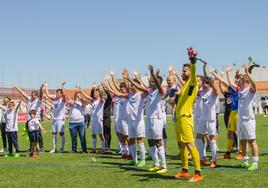 Celebración del ascenso a Segunda RFEF.