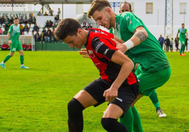 Pablo Guerrero, en un partido con la camiseta del Llerenense.