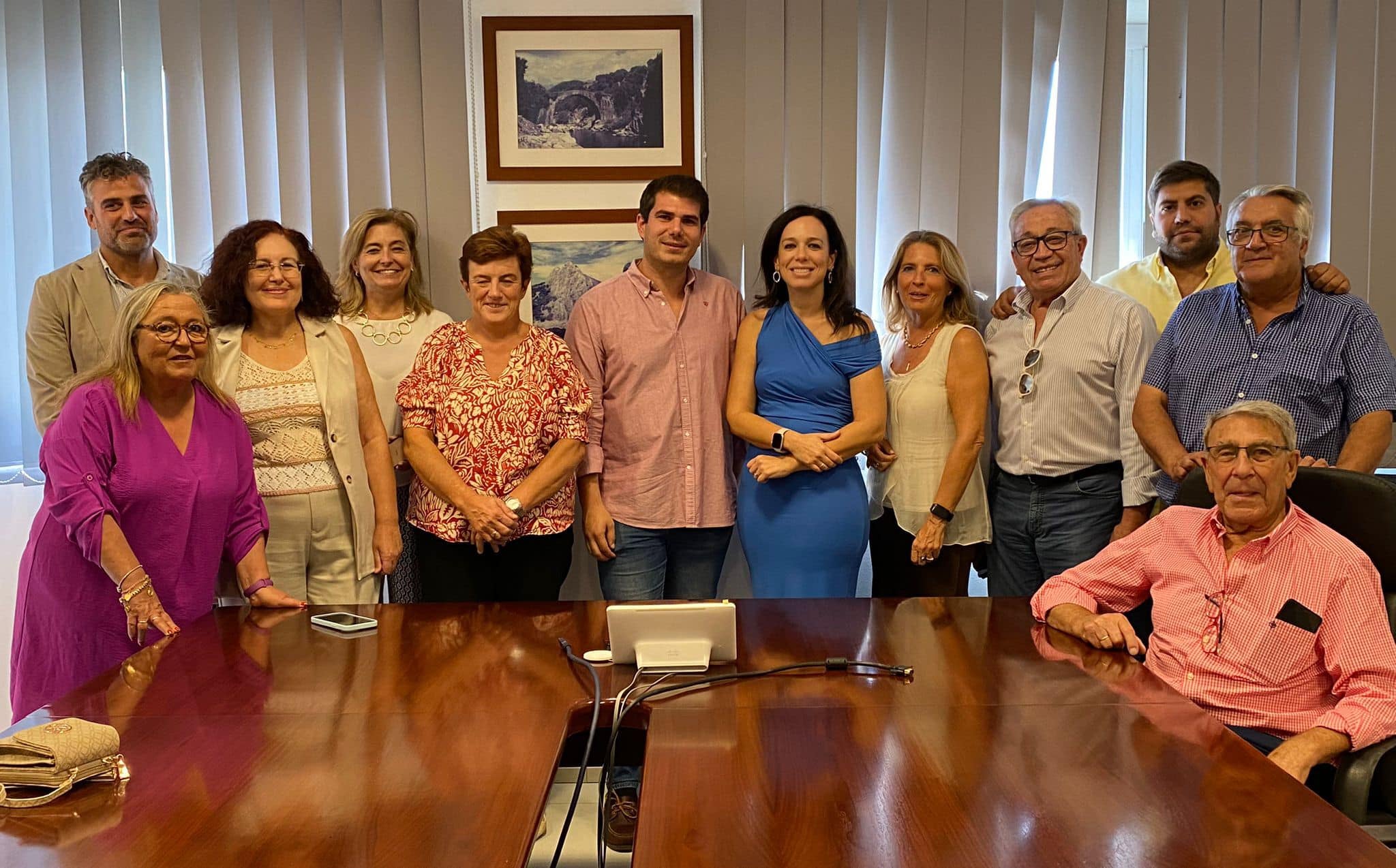 Representantes de la Campiña Sur se reúnen con la consejera de Sanidad y el gerente del SES