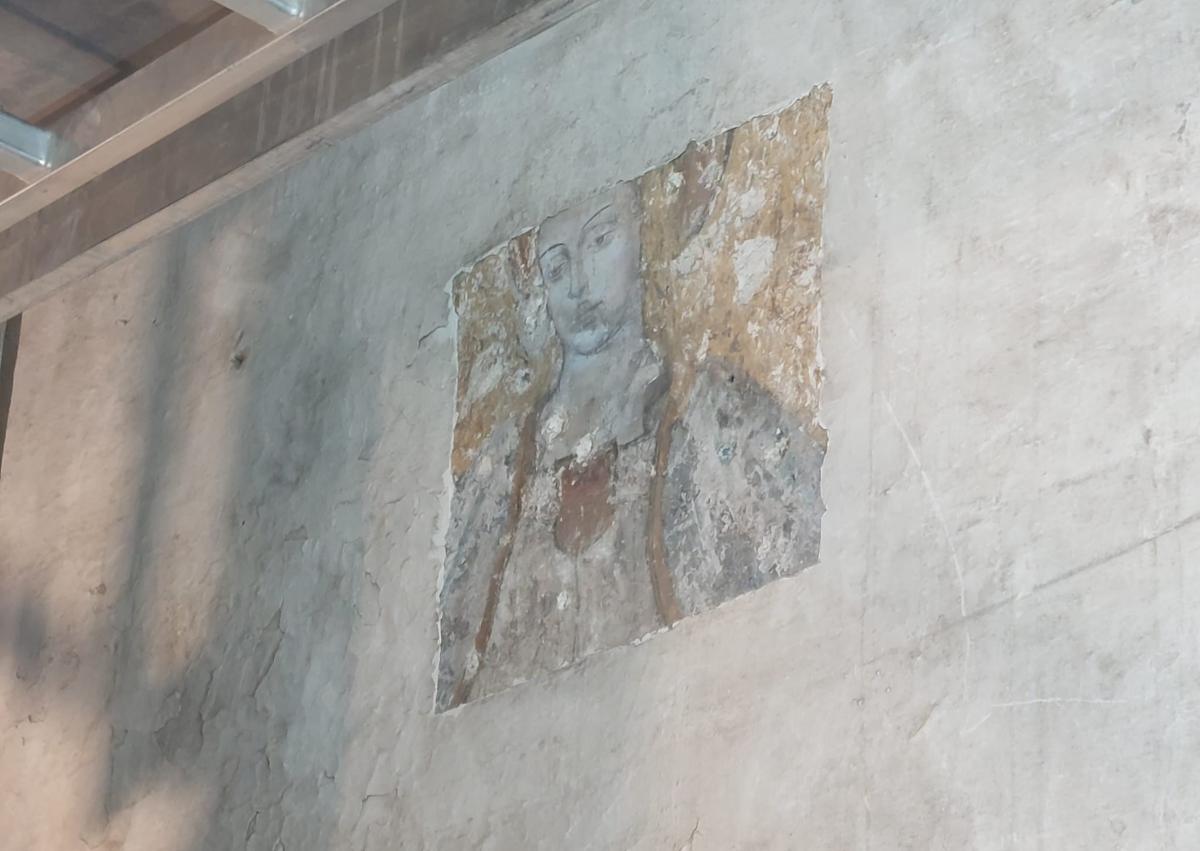 Imagen secundaria 1 - Salen a la luz pinturas del siglo XV en el retablo de la iglesia de Santiago