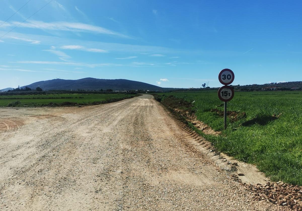 Ejecutadas obras de reparación y actuaciones puntuales en varios caminos de Llerena
