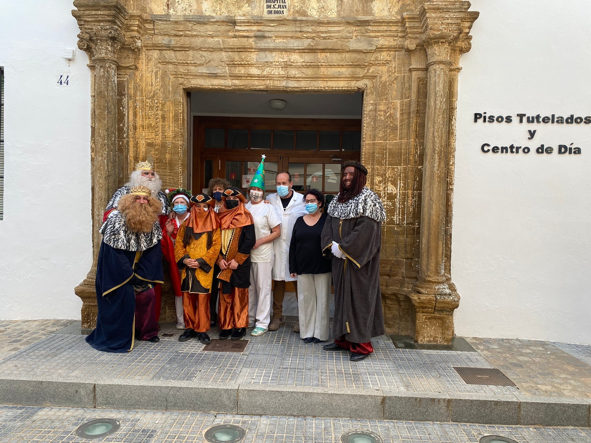 Paso de la cabalgata por el Parque de Bomberos.