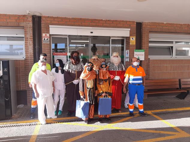 Paso de la cabalgata por el Parque de Bomberos.