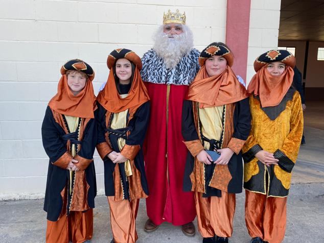 Paso de la cabalgata por el Parque de Bomberos.