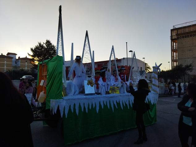 Paso de la cabalgata por el Parque de Bomberos.