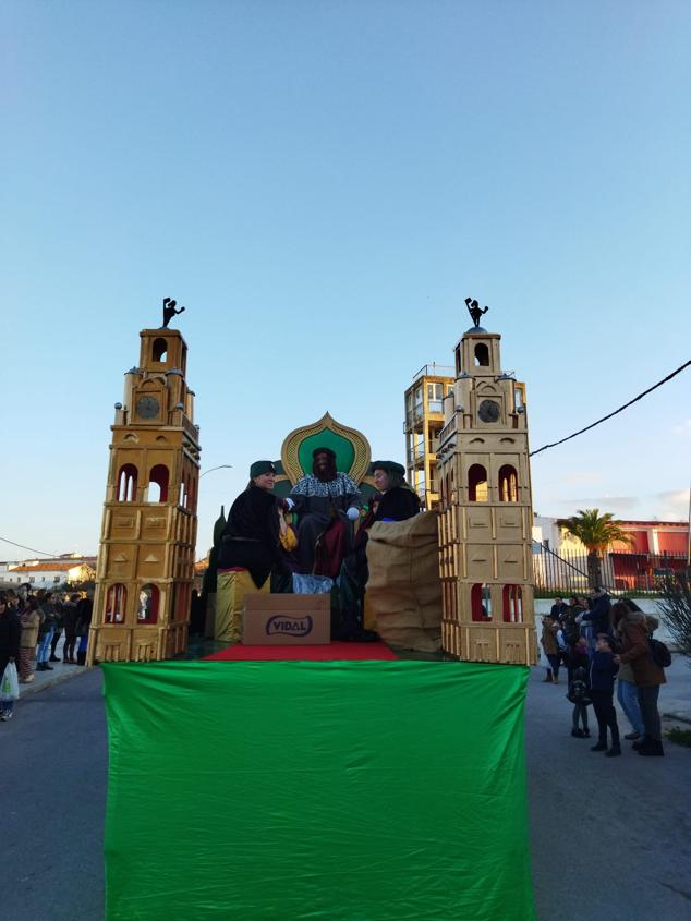Paso de la cabalgata por el Parque de Bomberos.