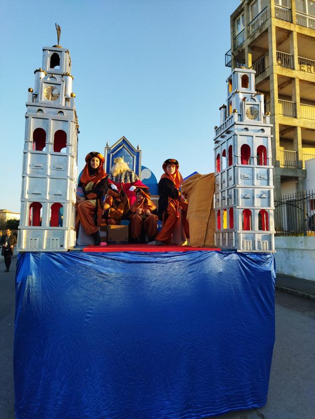 Paso de la cabalgata por el Parque de Bomberos.