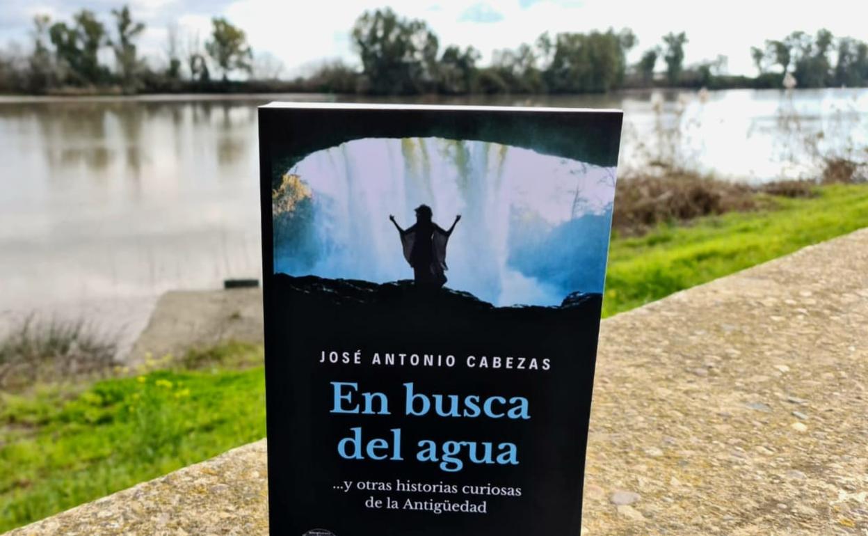 José Antonio Cabezas publica su nuevo libro 'En busca del agua'