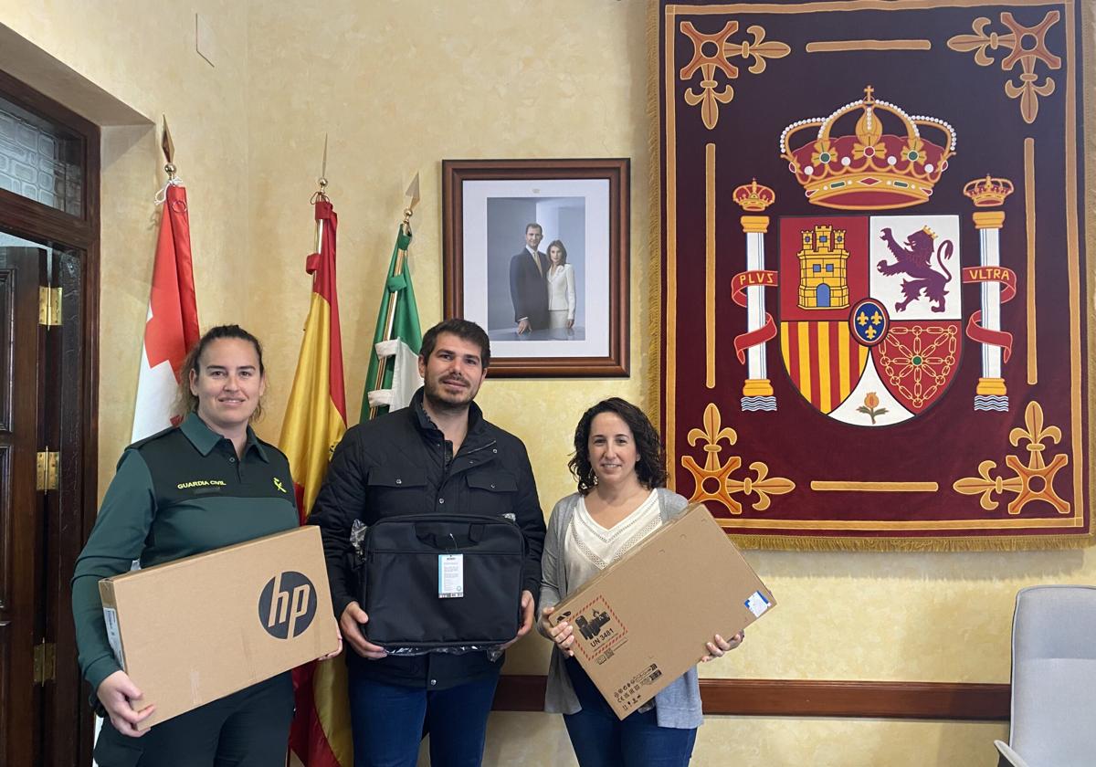 Entregados los nuevos dispositivos para modernizar el servicio contra la violencia machista