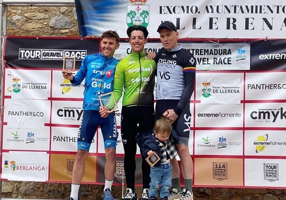 Manu Cordero se proclama campeón regional absoluto de gravel en casa