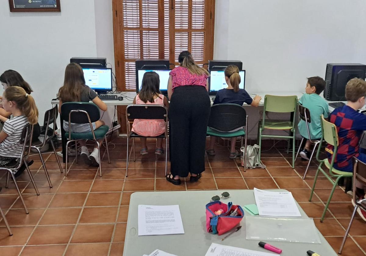 26 jóvenes participan en los campamentos digitales de verano