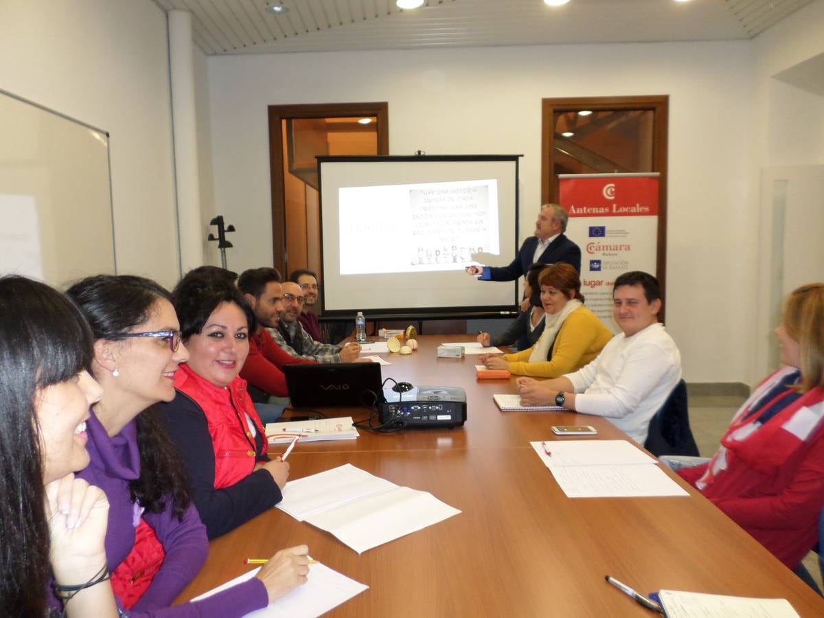 Participantes y profesor durante el desarrollo del curso