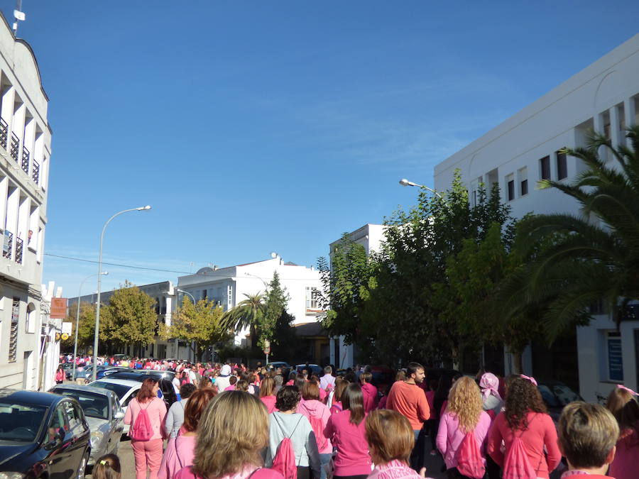 Más de mil personas marchan en Llerena en lucha contra el cáncer