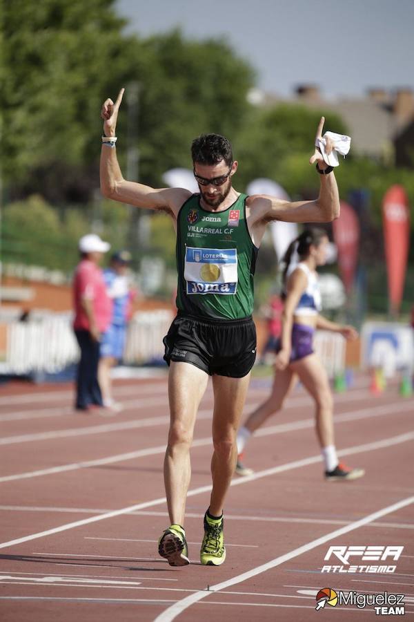 Álvaro Martín entrando en meta