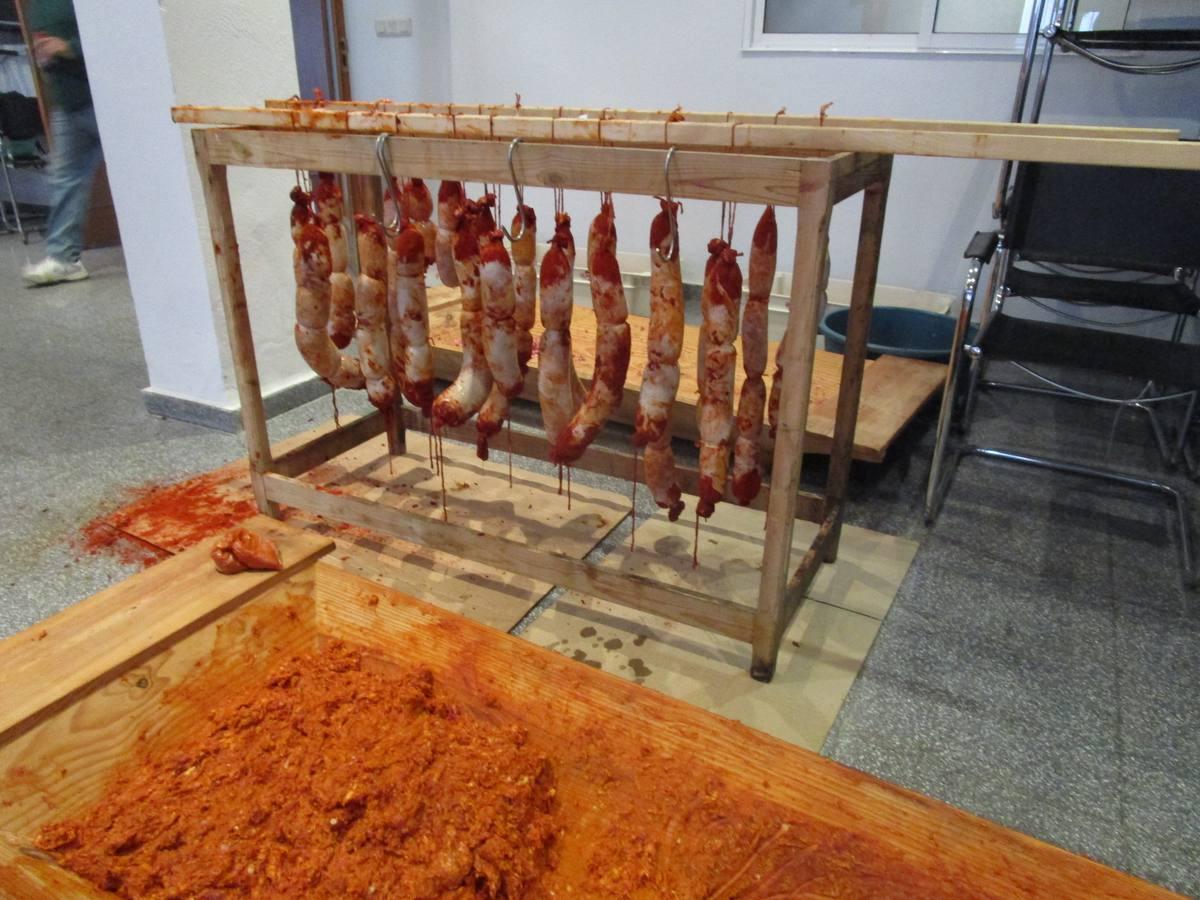 Se sirvieron las migas por la mañana y las pruebas de los cochinos a mediodía