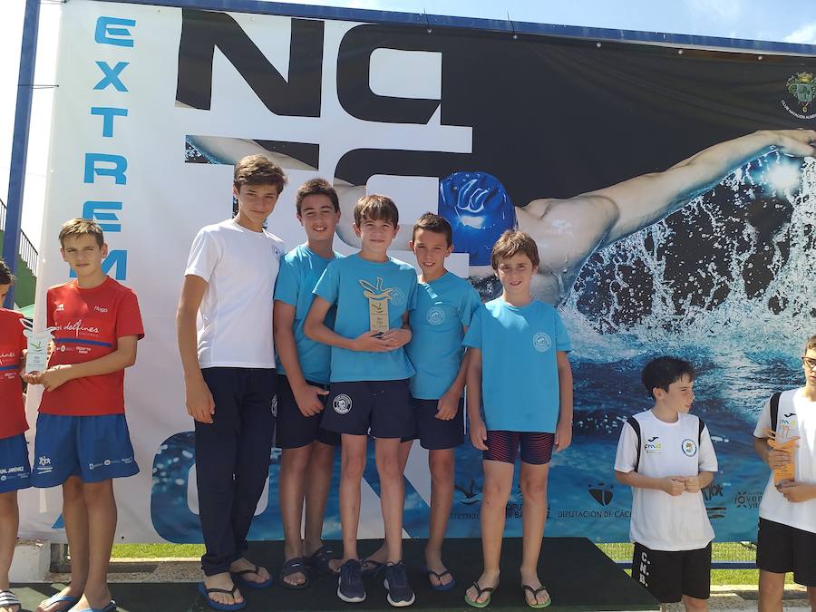 LOS CAMPEONES EN EL PODIUM