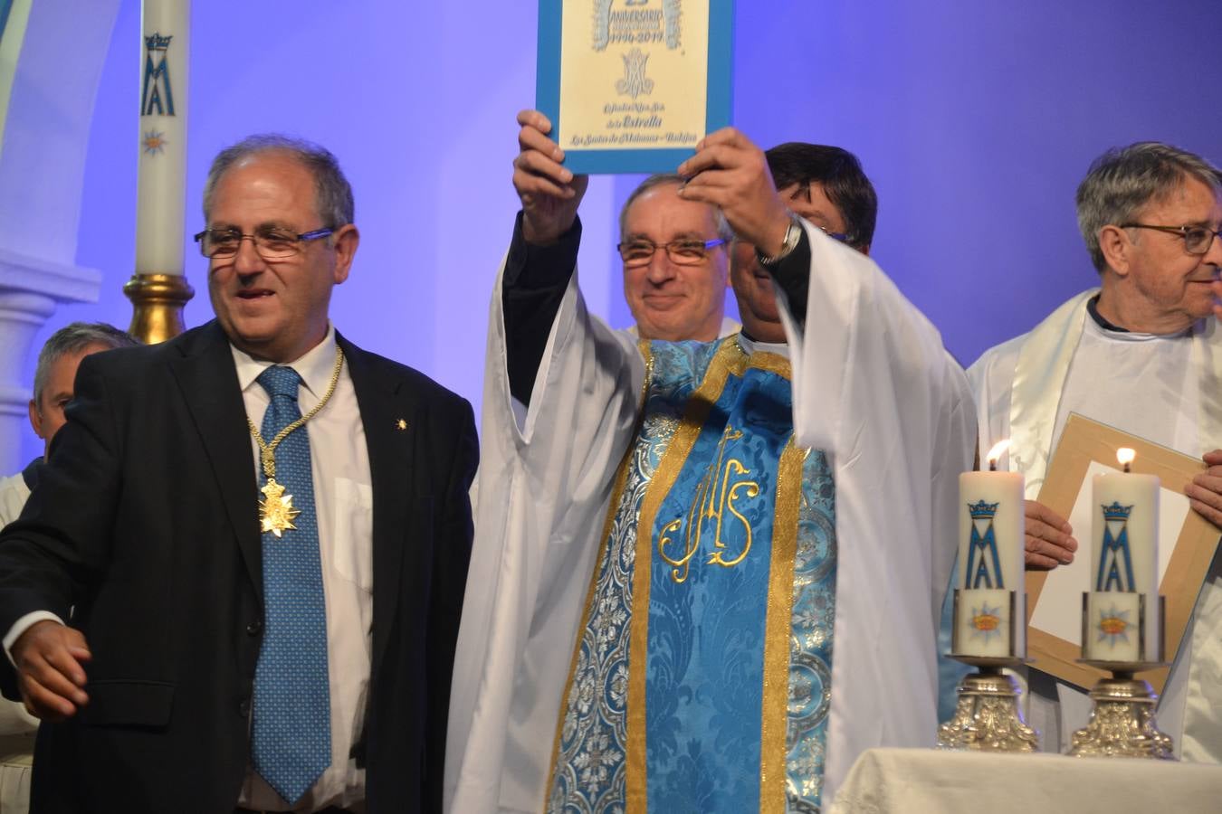 El mayordomo de la Cofradía y el Párroco 