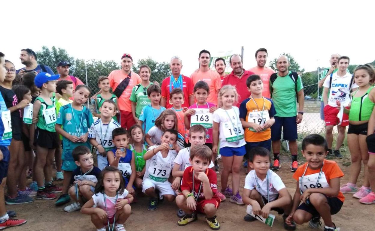 Los pequeños participantes en una de las ediciones del pentatlos infantil 