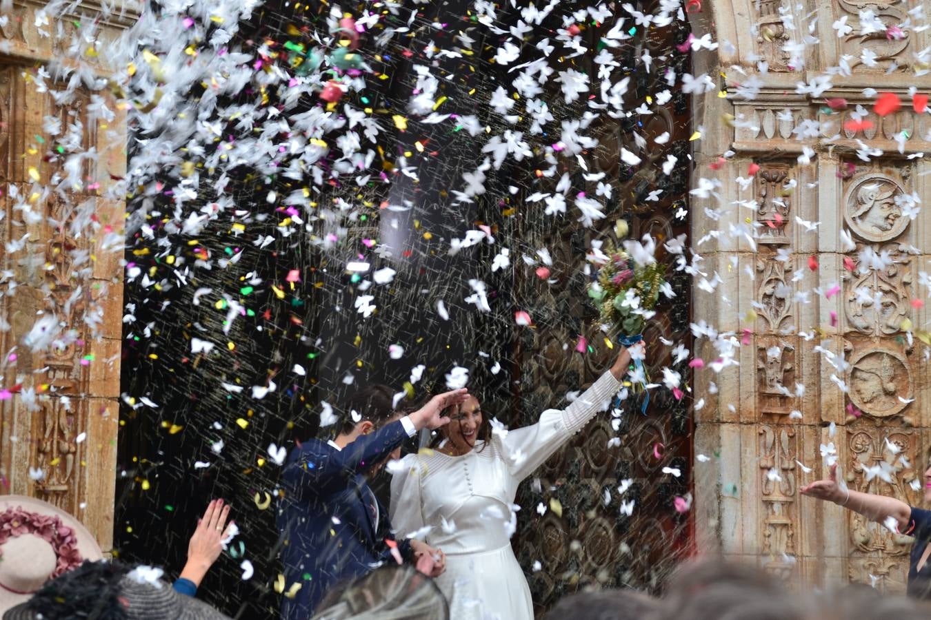 Los novios en la Puerta del Perdón 