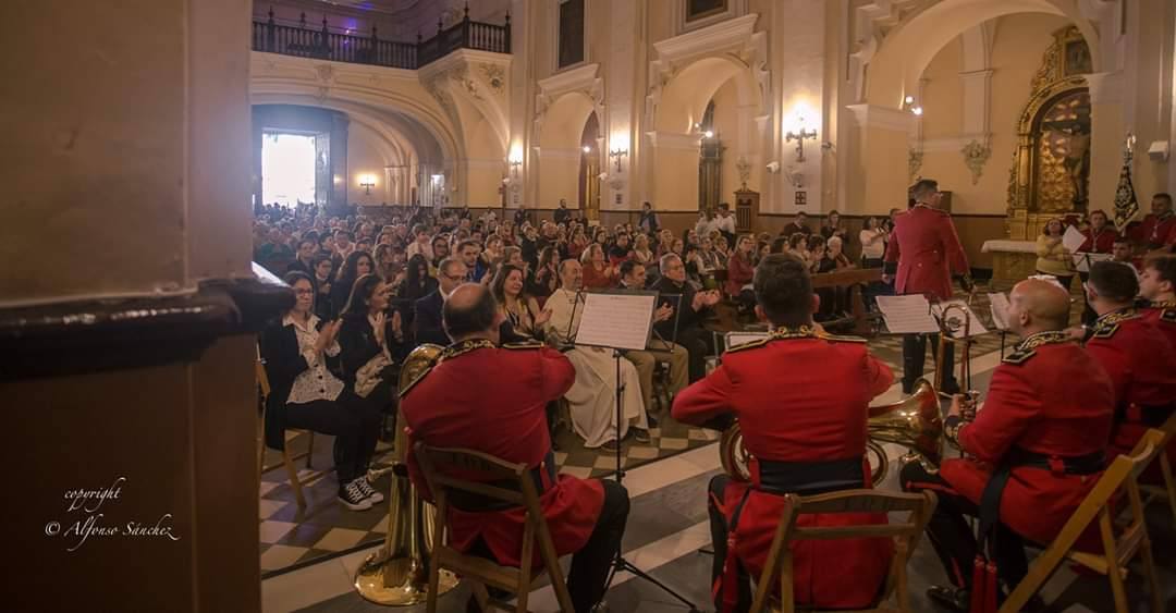 La Banda de Cornetas y Tambones La Estrella de Los Santos ofreció un concierto en Sevilla