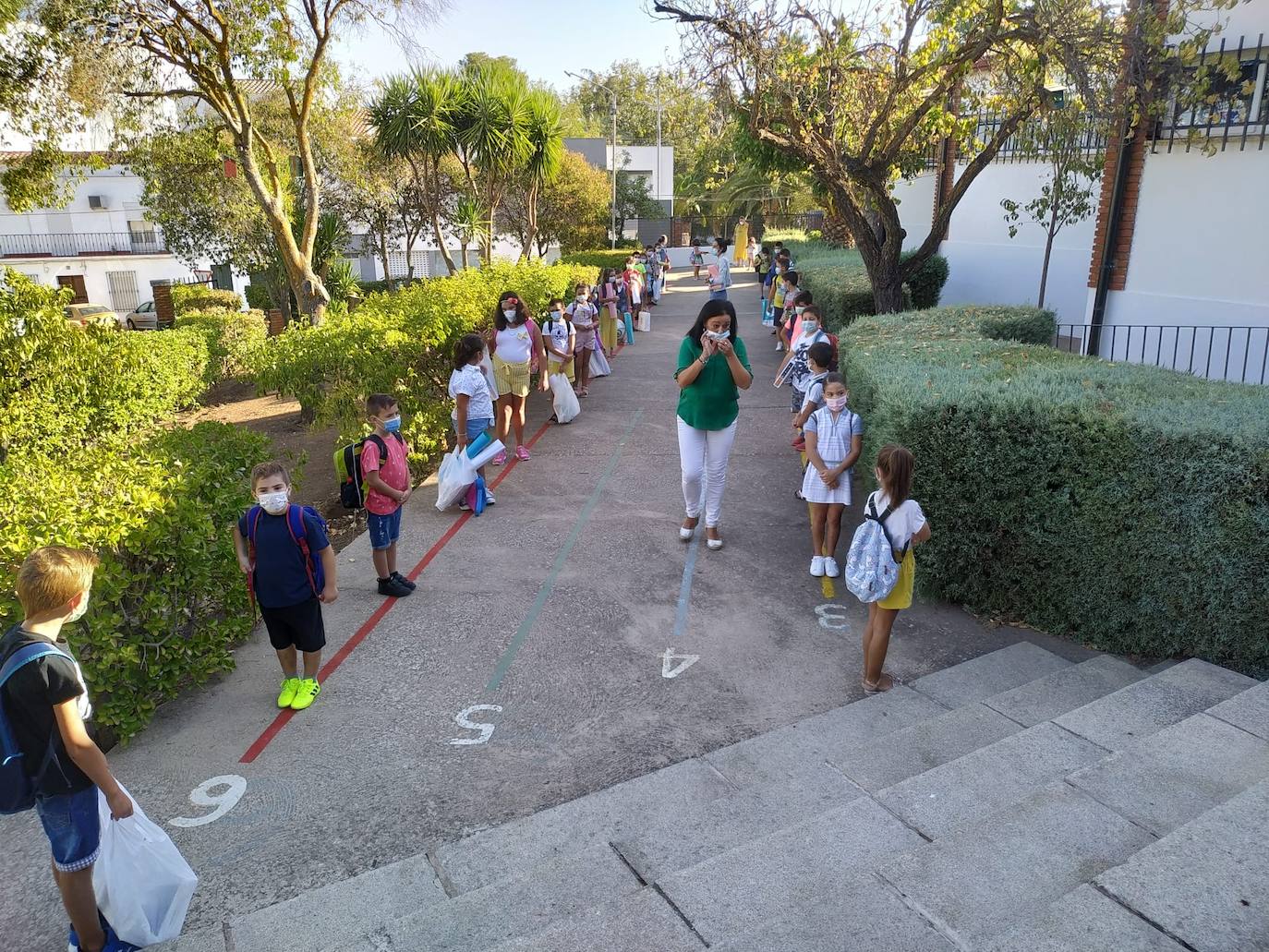 Entrada de otros alumnos en el centro 