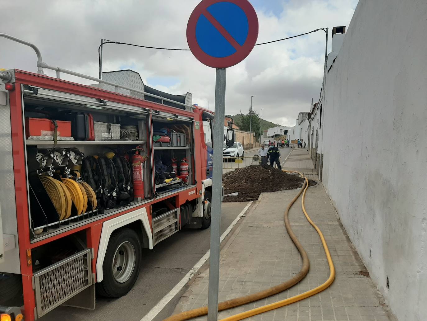 Los bomberos usaron dos coches motobombas 