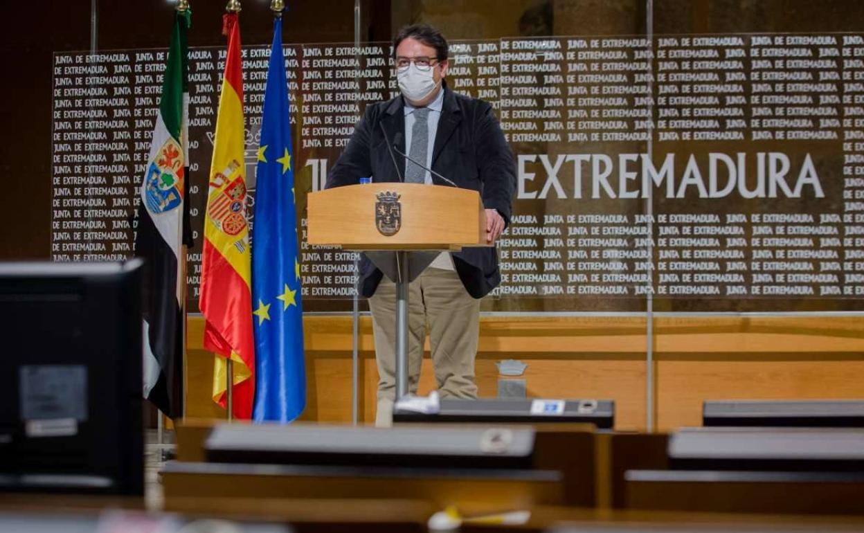 El consejero de Sanidad, José Mª Vergeles, adelantó el 4 de diciembre algunas de estas medidas 