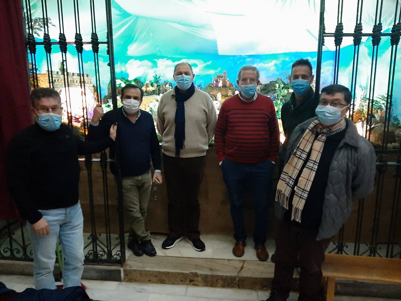 Los autores de la obra, Cantalapiedra,Romero,Moreno, Montaño Lavado y Canseco, junto al párroco Leonardo Terrazas. 