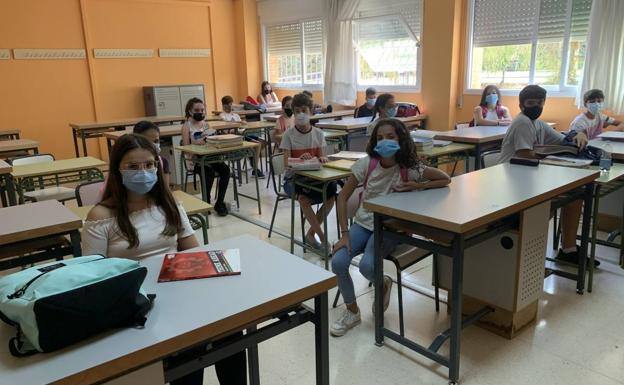 Una clase del IES durante una clase presencial . 