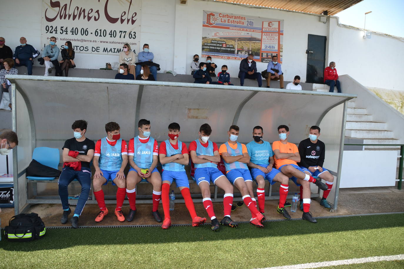 El banquillo local con jugadores de calidad 