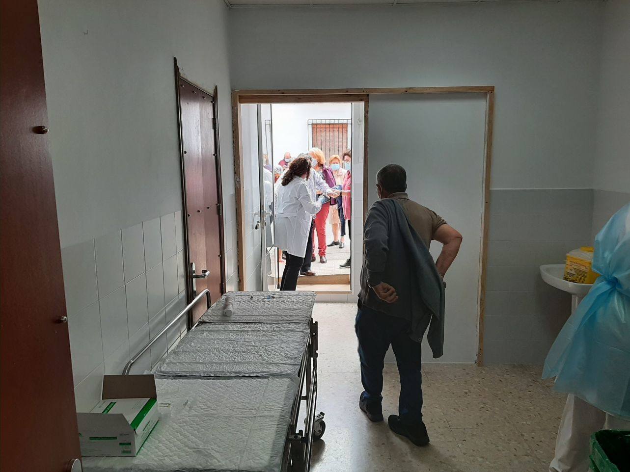 Ya se ha usado el nuevo acceso al Centro de Salud habilitado solo para vacunas 