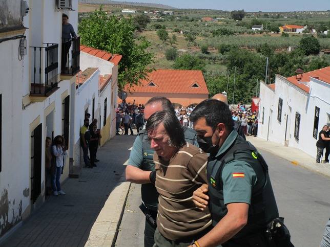 Momento de la detención de Rafael tras una mañana de sobresaltos 