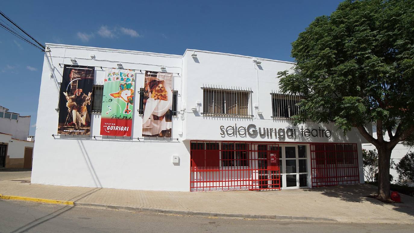 Fachada Sala Guirigai en Los Santos 