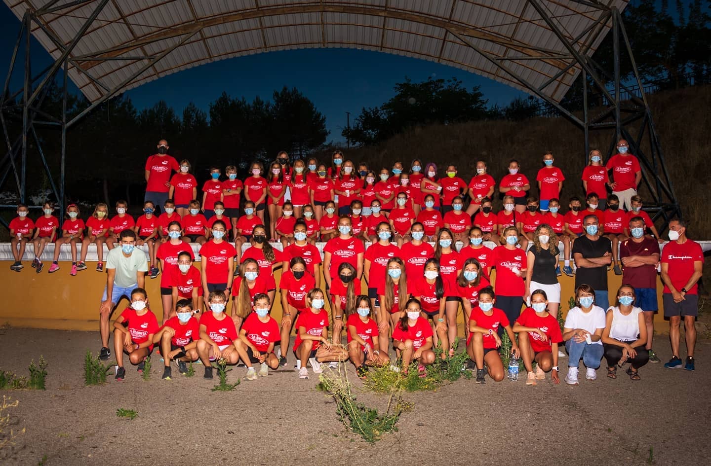Foto de familia en la clausura de la priemra parte de la temporada