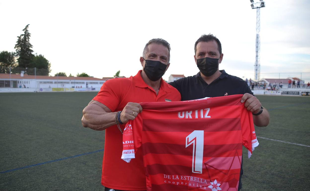 Fran Alburquerque- dercha- en el homenaje a José Luís Ortíz 
