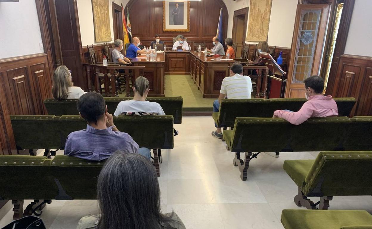 El Pleno ya fue presencial de los señores concejales 