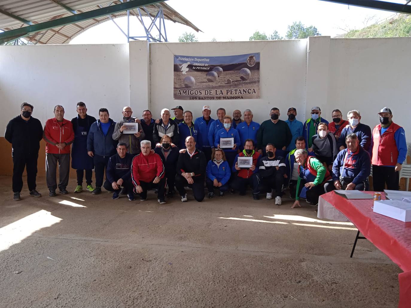 Foto de familia durante la convivencia 