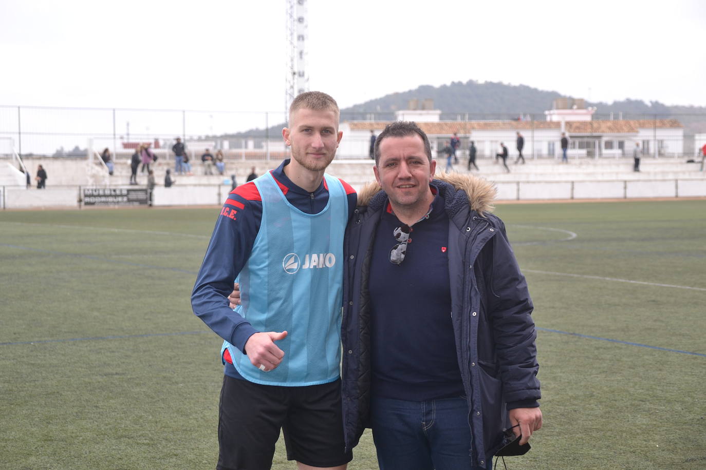 El portero recién fichado, junto al Presidente Fran Alburquerque 