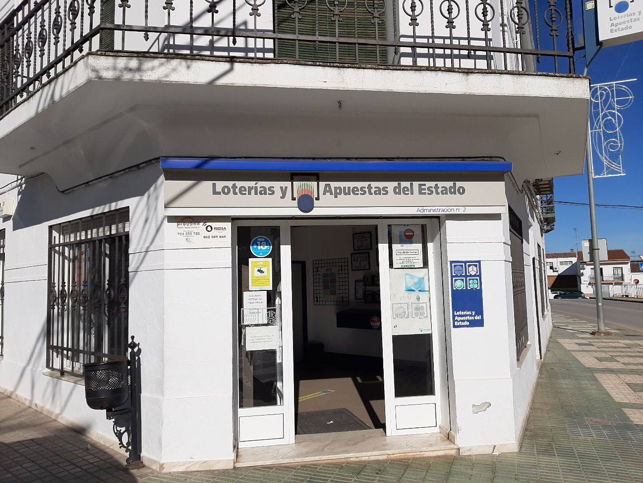 El último trabajo de Manolo en la Adinistración de Loterias de la familia 