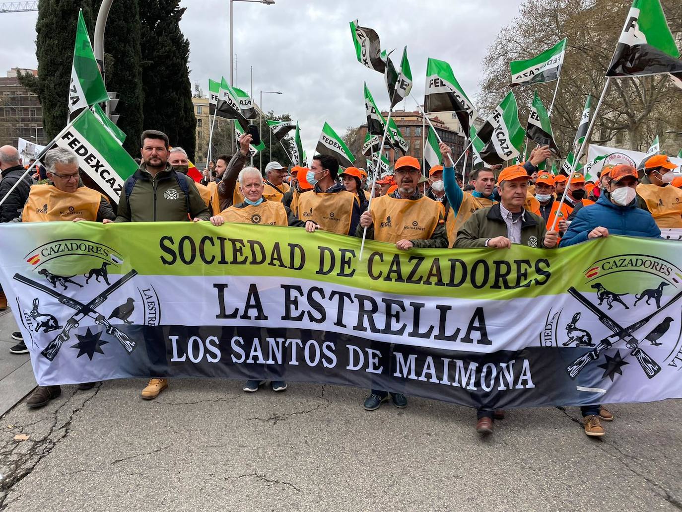 Santeños en Madrid por la caza 