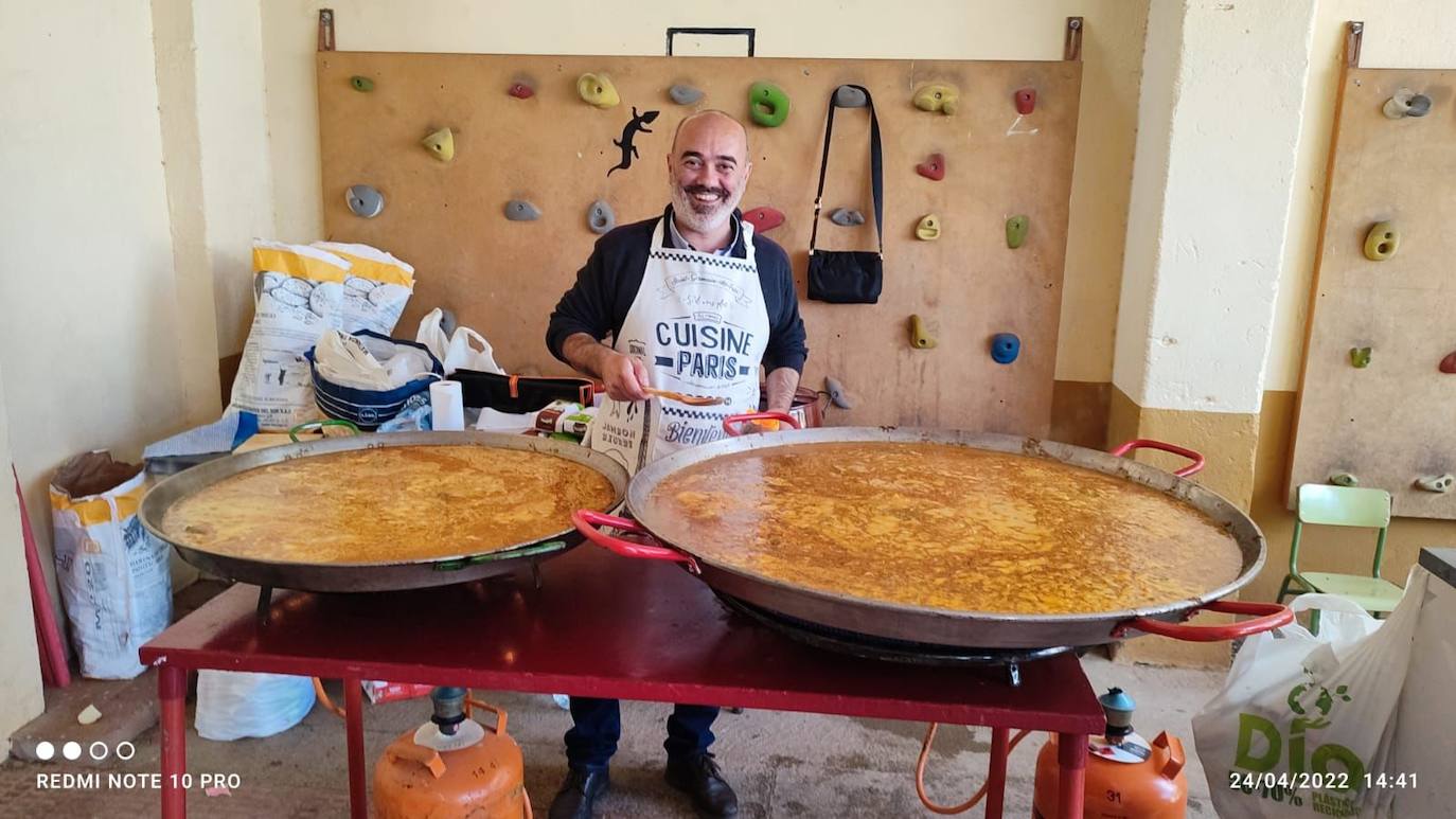 Gran paela para Celebrar el Día del Centro en el Romero Muñoz 
