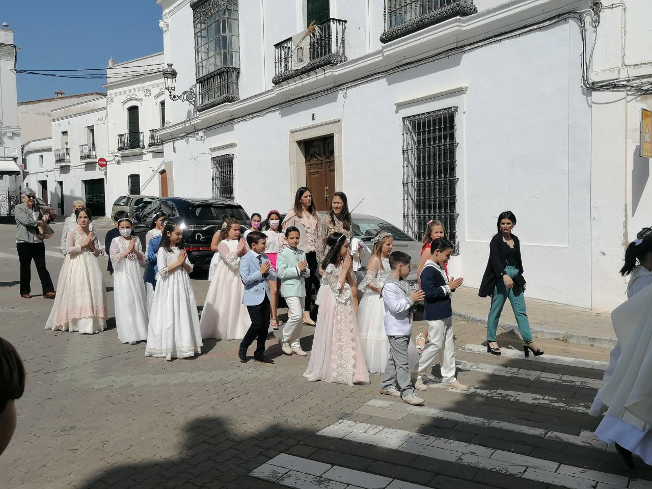 La procesión hacia la Parroquia 