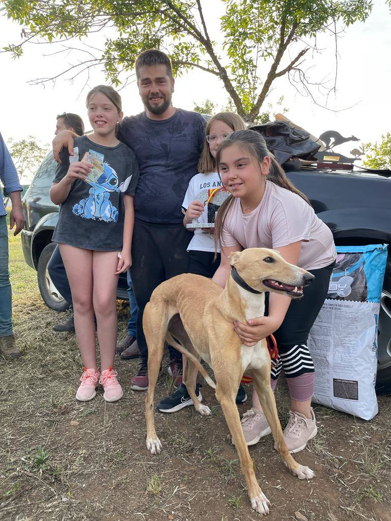 Las más pequeñas tambien disfrutaron junto a un gran adiestrador de perros 