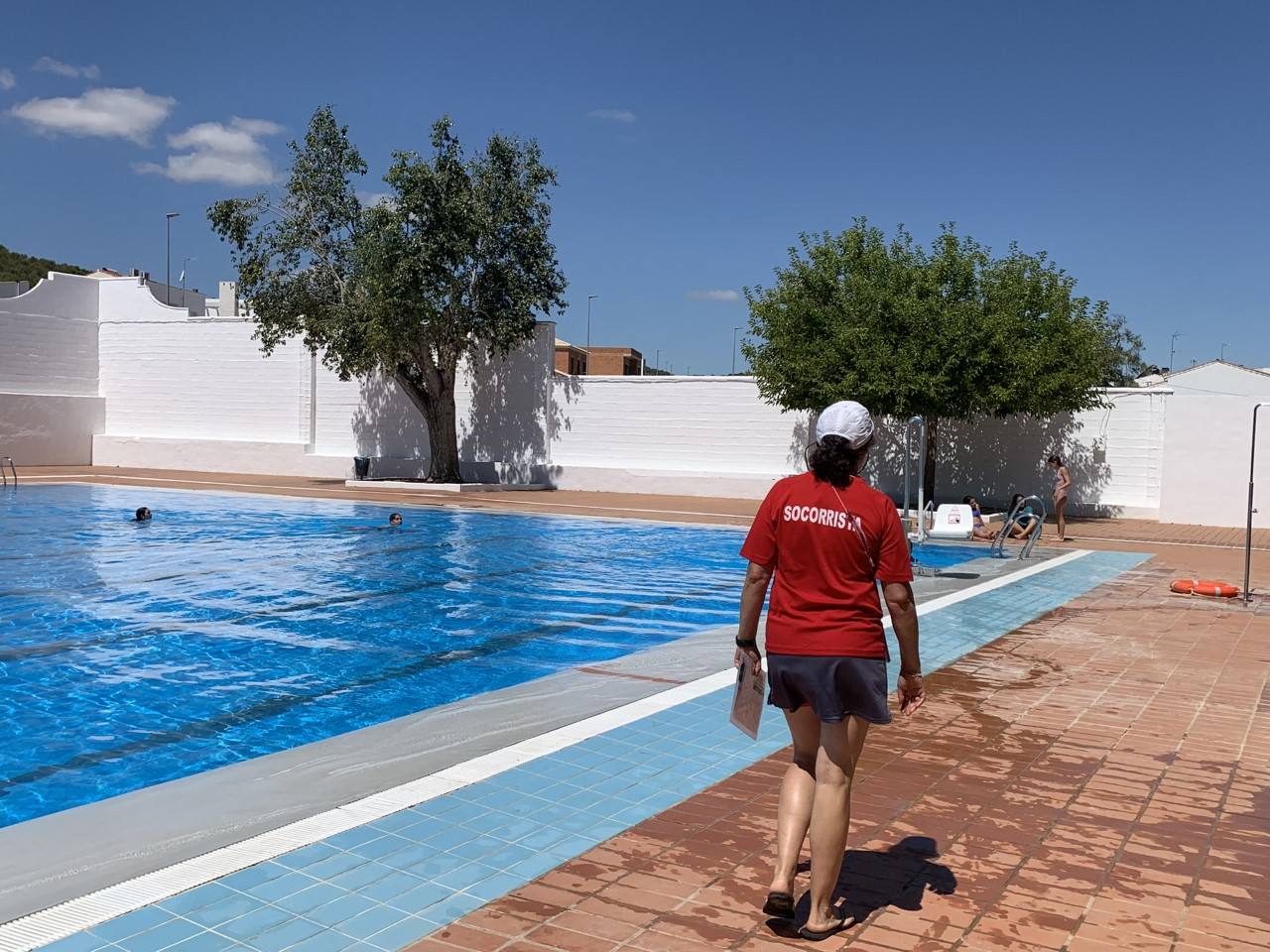 La piscina un lugar muy útil para mitigar el calor 