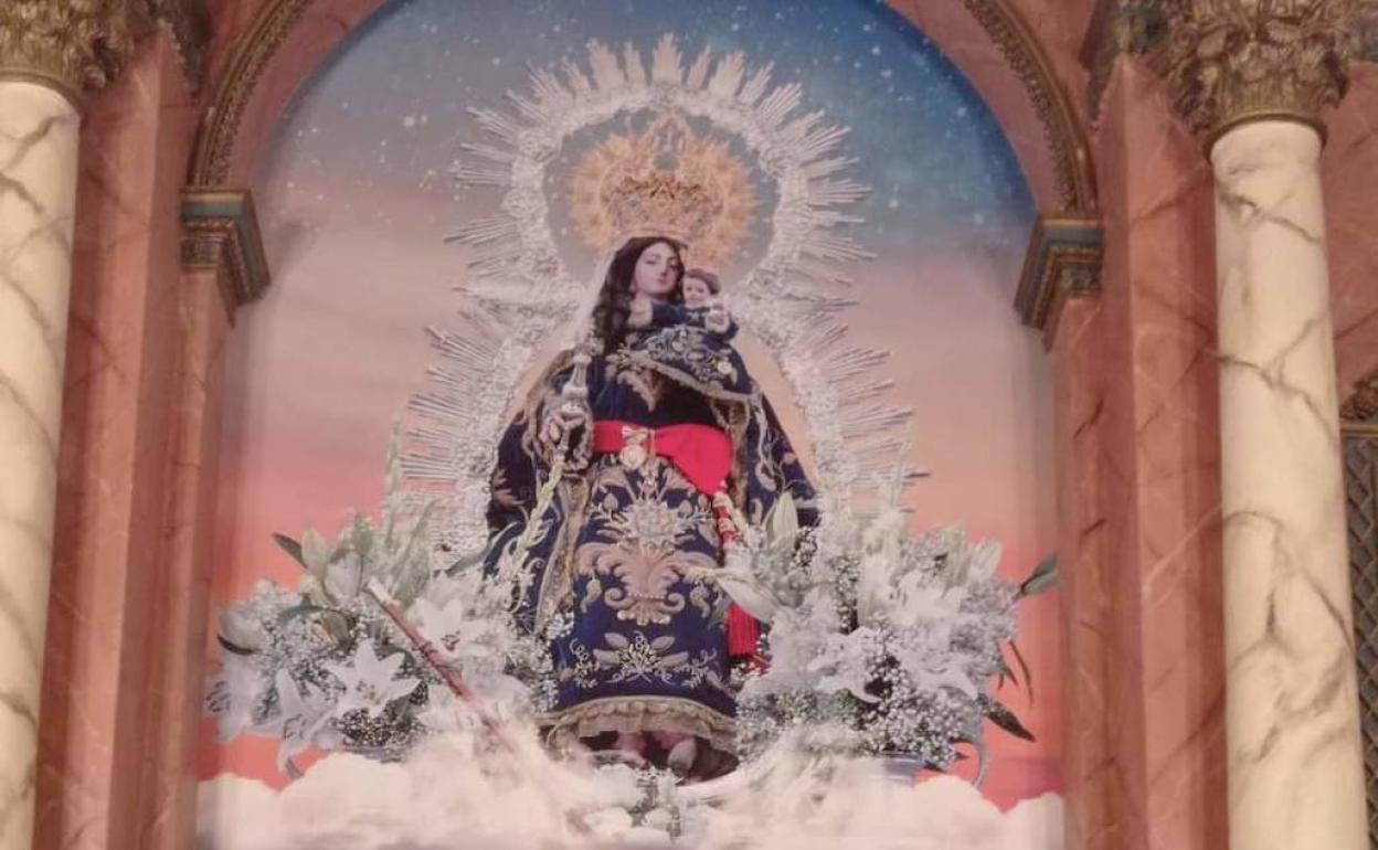 El nuevo cuadro es una fotografía que rellena todo el arco del trono 