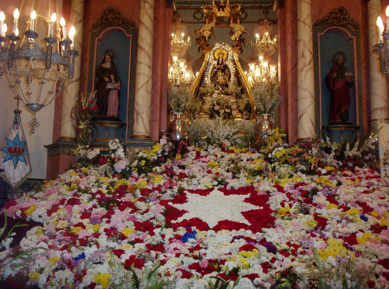 Manto de flores en honor a la Estrella 