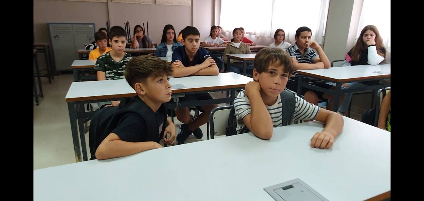 Alumnos de IES Dr. Fernández Santana en las aulas 