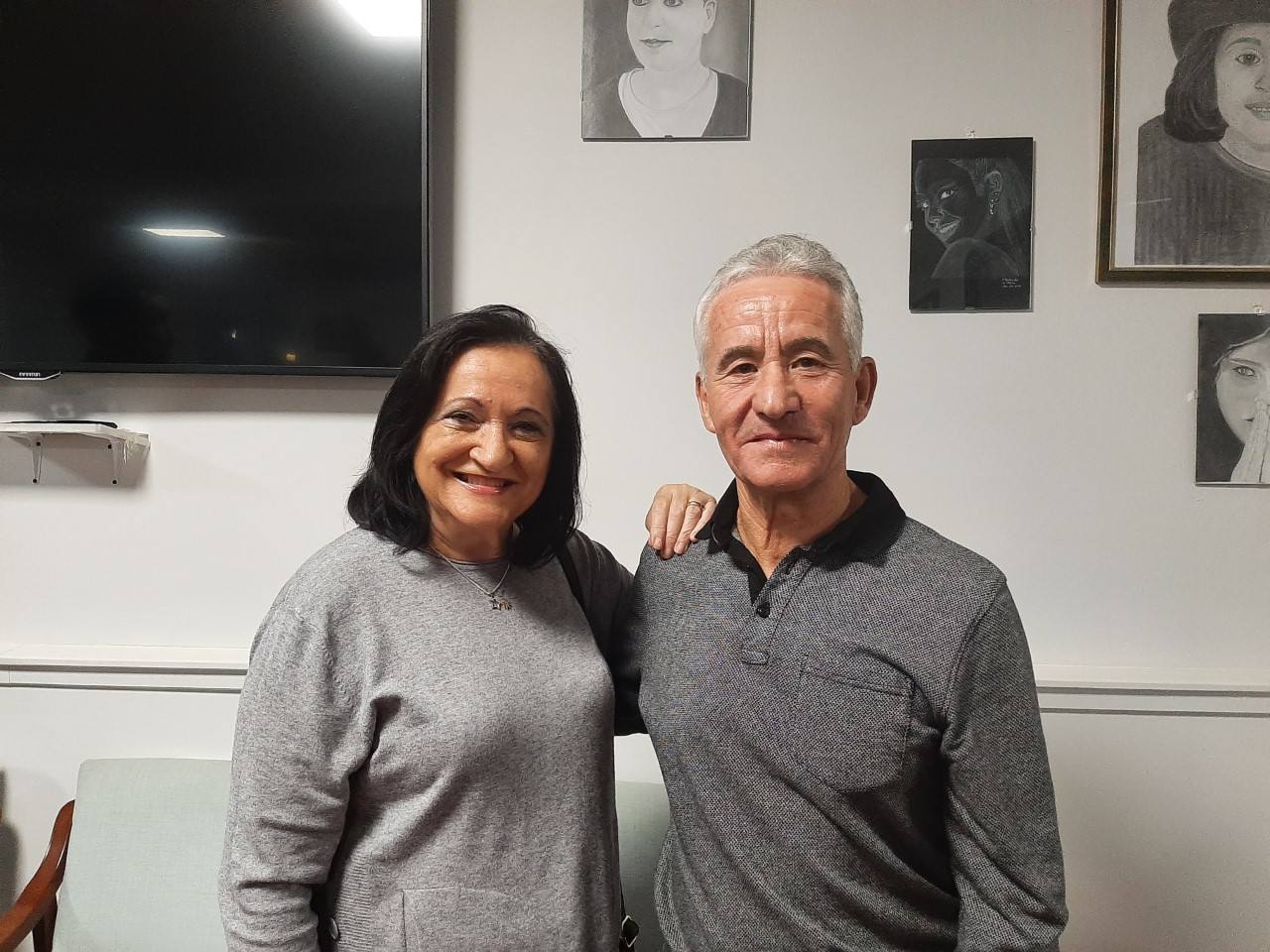 El autor junto a la pintora consagrada Estrella Apolo 