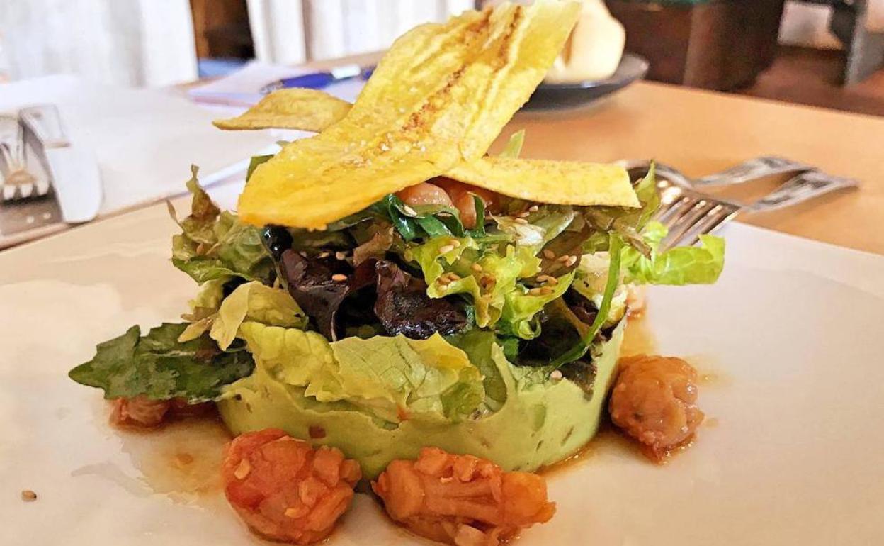 Un plato de cocina creativa del Agatxao 